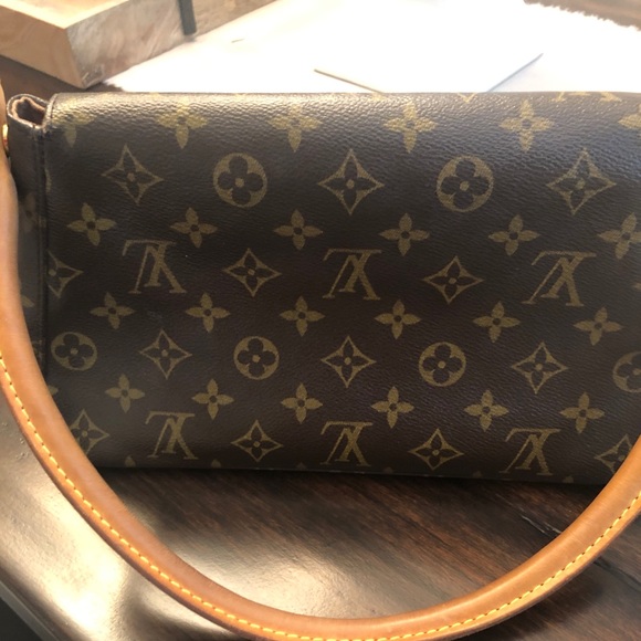 Authentic Louis Vuitton Looping bag - Picture 2 of 10